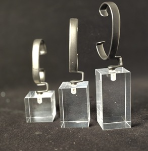 Lot de 3 blocs de présentation de montres en acrylique sur mesure avec support en C, tailles 40x40x40mm, 60x40x40mm, 80x40x40mm, pour vitrine de magasin - Product Image 6