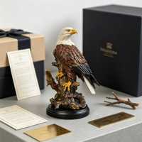 Figurine d'aigle blanc en résine à bas prix, statue d'aigle en promotion, ornement de décoration intérieure, artisanat en gros