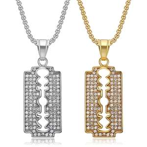 Colar Masculino de Aço Inoxidável Banhado a Ouro com Pingente de Lâmina de Barbeador Cravejado de Diamantes Estilo Hip Hop - Sucesso de Vendas e Preço Imperdível - Product Image 1