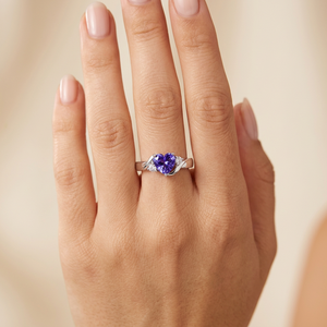 Anillo de Plata de Ley 925 con Circonita Cúbica Morada en Corte Corazón |   Anillo de Compromiso y Promesa Elegante para Mujer - Product Image 2