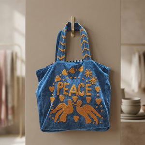 Sac fourre-tout en velours bleu fait main sur mesure avec broderie chic en lettres PEACE jaunes, colombes, cœurs et appliques florales - Product Image 5
