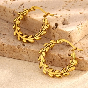 Pendientes de Acero Inoxidable de Alta Gama Europeos y Americanos, Geométricos, con Forma de Corazón y Espiga, Chapados en Oro de 18K, para Mujer - Product Image 2