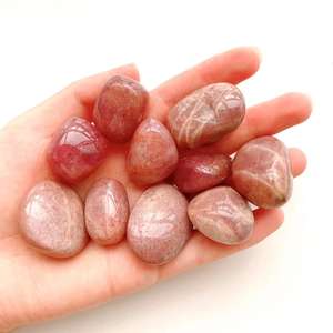 Vente chaude Pierres roulées de sunstone dorée naturelle de haute qualité pour la guérison par les cristaux et l'équilibrage énergétique - Product Image 1