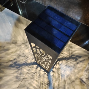 Borne solaire de jardin en acier Corten avec panneau solaire et éclairage LED |   Ampoules LED - Product Image 6