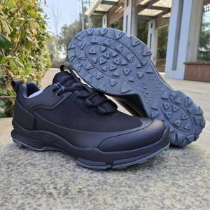 รองเท้าออกกำลังกายแบบครอสเทรนนิ่ง สีดำ ผ้าตาข่าย กันลื่น ระบายอากาศได้ดี น้ำหนักเบา สำหรับทุกเพศ ส้นเตี้ย เหมาะสำหรับเดินป่าและออกกำลังกายกลางแจ้ง - Product Image 3