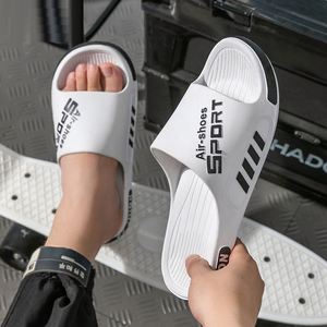Sandales à la mode antidérapantes de grande taille pour hommes <span class=keywords><strong>Pantoufles</strong></span> d'intérieur pour étudiants et couples <span class=keywords><strong>Pantoufles</strong></span> d'extérieur en PVC - Product Image 2