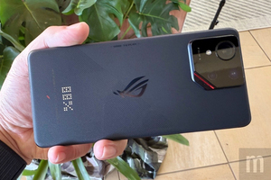 <span class=keywords><strong>ROG</strong></span> <span class=keywords><strong>Phone</strong></span> 9 ใหม่ หน้าจอ <span class=keywords><strong>6</strong></span>.7 นิ้ว FHD 185Hz AMOLED Octa Core Snapdragon 8 Elite กล้อง 50MP แบตเตอรี่ 5000mAh ชาร์จเร็ว 65W รองรับ NFC ไร้สาย เล่นเกม 5G - Product Image 3