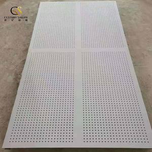 Carreau de plafond en gypse laminé professionnel panneau de gypse perforé panneau de plafond <span class=keywords><strong>Suspension</strong></span> système de grille en métal - Product Image 1