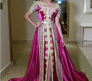 Vestido Largo Glamuroso con Abertura Frontal |   Ropa de Noche con Pedrería y Adornos de Cuentas de Vidrio - Product Image 2