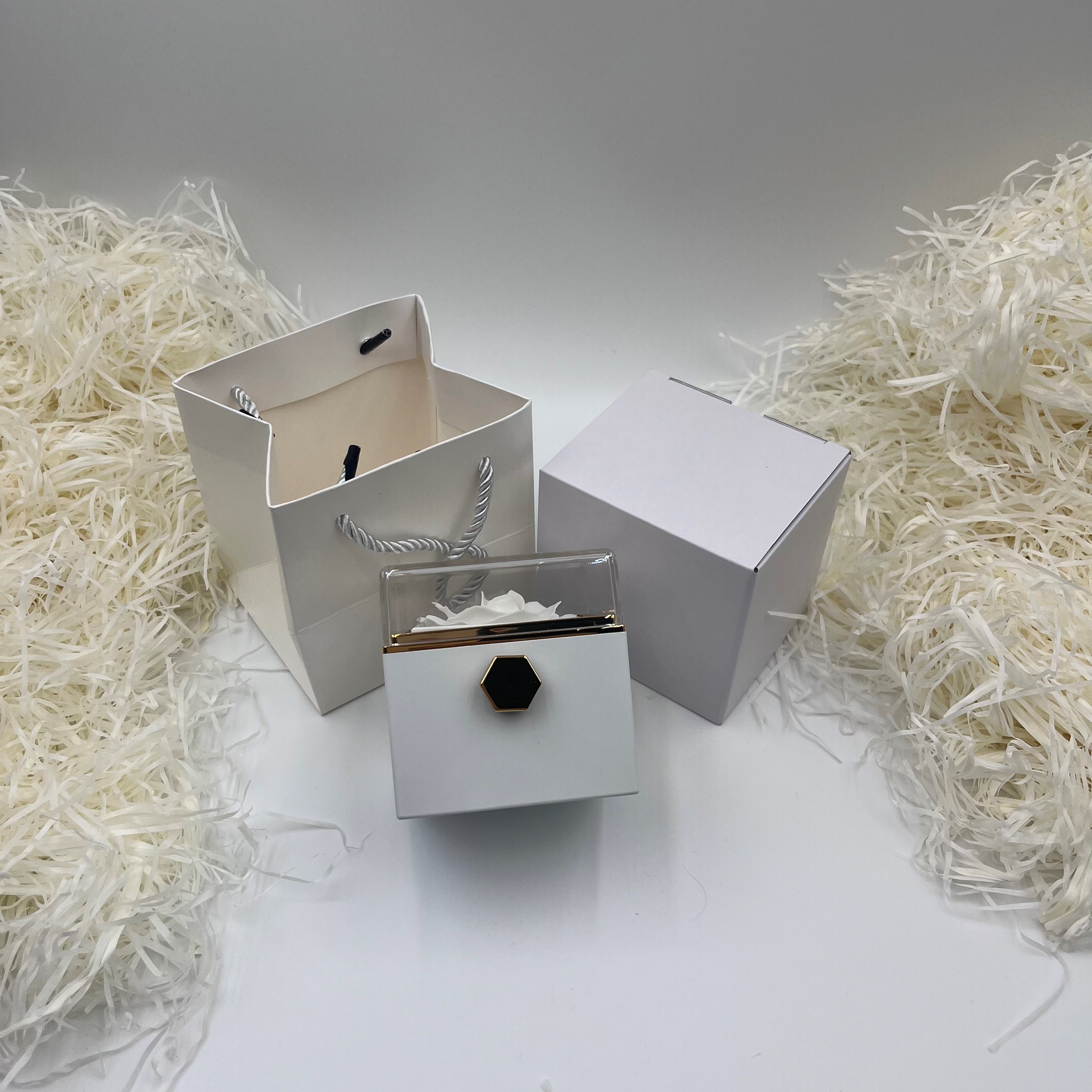 กุหลาบตลอดกาลขาวและจริง (ไม่มีสร้อยคอ)