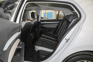 Auto en Oferta 2024, Volkswagen <span class=keywords><strong>Golf</strong></span> 280TSI DSG Pro Premium Usado, Hatchback Compacto de 5 Puertas y 5 Asientos, Auto Usado de Japón - Product Image 4