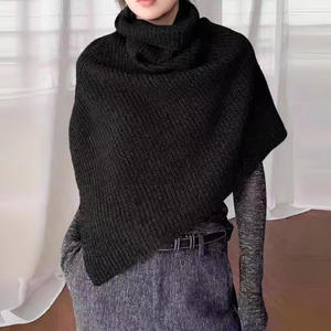 Poncho de punto para mujer con abertura lateral, cuello alto, esencial para el invierno, capa cálida, color gris, estilo coreano, chales para mujer - Product Image 3