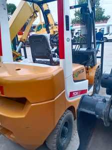 Chariot élévateur diesel TCM d'occasion à bas prix, 2,5 tonnes, haute qualité, 3 mètres, personnalisable avec vérin. - Product Image 2