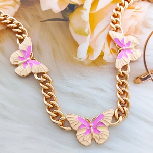 Nueva Tendencia: Collar de Mariposa Esmaltada con Cadena Cubana Chapada en Oro, Joyería de Diseño de Lujo Versátil para Mujer - Product Image 2
