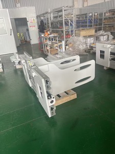 Depo Lojistik Operasyonlarında Kağıt, Pamuk ve Tekstil Balyalarının Güvenli Taşınması için Verimli Forklift Balya Kelepçesi Aparatı - Product Image 3