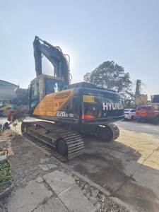 Excellente Excavatrice d'occasion Hyundai 220LC-9S de 22 tonnes avec moteur, godet de 1 m³, puissance de 125 kW, pompe hydraulique PLC et boîte de vitesses. - Product Image 5