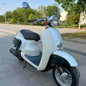Scooter <span class=keywords><strong>d</strong></span>'<span class=keywords><strong>occasion</strong></span> à essence, modèle Fifty-four Phase, pour se <span class=keywords><strong>d</strong></span>éplacer au lieu de marcher - Product Image 1