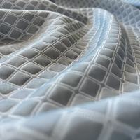 Tissu tricoté jacquard teint en fil 100 % polyester 240 GSM 86 pouces de large pour matelas à ressorts, respirant, pour textile de maison et tissu de rembourrage