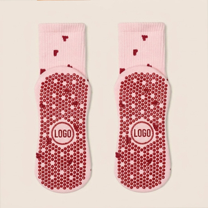 Calcetines Cortos Rosas con Corazones Rojos Antideslizantes para Mujer, Calcetines de Algodón y Fibra de Bambú para Uso Diario en Primavera - Product Image 3