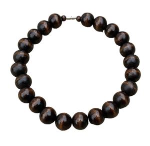 Colliers en bois faits à la main avec des perles en bois naturel, conçus pour la mode simple, traditionnelle et quotidienne. - Product Image 6