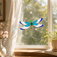 Attrape-soleil libellule Art déco artisanal vitrail avec accents de cristal décoration de fenêtre sur le thème de la nature pour la maison ou le cadeau