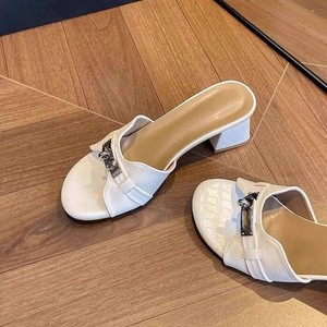 Mules élégantes à talon carré avec boucle métallique effet croco pour femme – Sandales d'été ouvertes pour le quotidien - Product Image 5