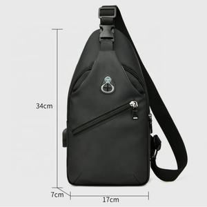 Bolsa Deportiva de Nailon Personalizada con Logotipo, de un Solo Hombro, Impermeable, Estilo Vintage, para Mujer, con Puerto USB - Product Image 2