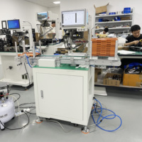 Robot parallèle compact avec vision, alimentation, tri et empilage flexibles pour pièces électroniques en plastique 3C
