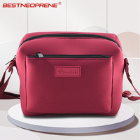 Vente en gros de sacs à bandoulière multifonctions à la mode sacs à bandoulière étanches en néoprène sacs à bandoulière portables avec chaînes pour hommes et femmes