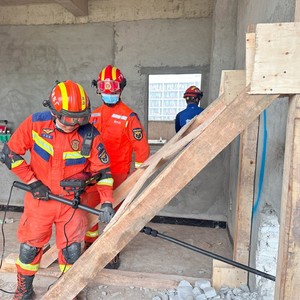 Caméra de recherche PTZ à 360 degrés Earthquake LSJ-C-E 1080P HD Détecteur de vie 3,5 m avec perche rétractable Garantie 1 an 8 pouces - Product Image 3