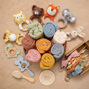 Luckykoo Personnalisation 2022 Hochet de dentition pour bébé en bois fait main au crochet, motif lapin mignon, haute qualité - Product Image 2