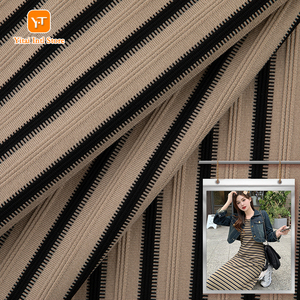 Thanh Lịch Bền Bông <span class=keywords><strong>Polyester</strong></span> Pha Trộn 3D Nổi Jacquard Sợi-Nhuộm Màu Sắc Sọc Vải Dệt Kim Cho Váy Và T-Shirts - Product Image 1