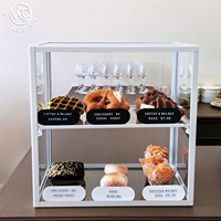 Vitrine de boulangerie vintage à trois niveaux en acrylique de qualité supérieure, avec cadre métallique blanc, autoportante, facile à nettoyer, robuste, pour comptoir – Vente directe usine