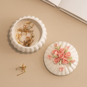 โถเก็บดอกไม้เซรามิกเคลือบเงาแบบรักษ์โลก สำหรับใส่เครื่องประดับ กล่องของขวัญแต่งงานสุดสร้างสรรค์ ของตกแต่งบ้าน ชุดดอกกุหลาบแบบกำหนดเอง - Product Image 2