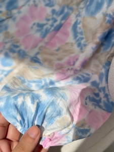 Abito Lungo Islamico Rosa Floreale con Maniche a Tromba in Chiffon di Perle Esclusivo, Completamente Foderato e Stratificato in Pizzo - Product Image 4