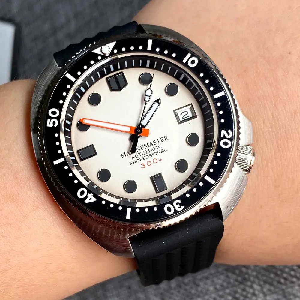200M Diver Turtle Watch Men NH35A Movt White Dial Black Marker 44mm 316L Automatic Wristwatch 3.8 Clock Orange Hand Reloj