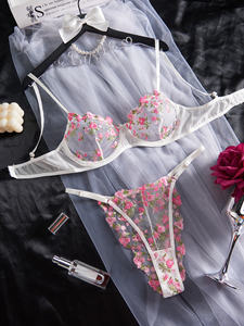 Комплект женского эротического белья: прозрачный бюстгальтер и трусики с вышивкой, белый, облегающий - Product Image 5