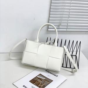 Bolso de mano de <span class=keywords><strong>cassette</strong></span> trenzado de cuero genuino pequeño para mujer a la moda - Product Image 3