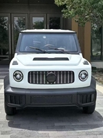 Voiture électrique moderne à 4 roues pour adultes, idéale pour les trajets quotidiens en extérieur