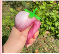Jouet anti-stress souple en TPR en forme de fraise changeant de couleur, jouet de décompression en forme de fruit à presser, vente en gros