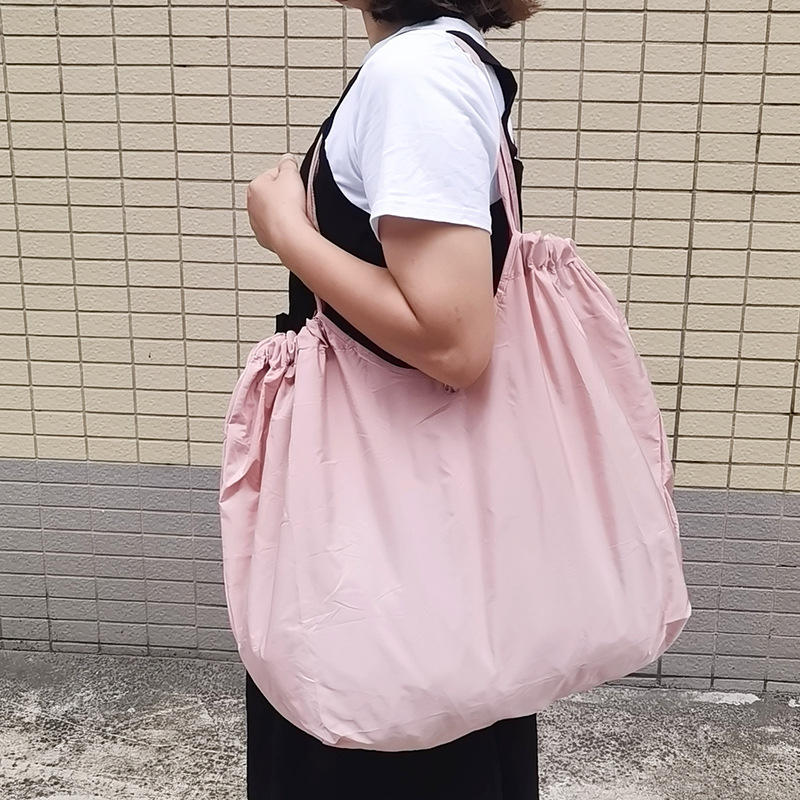 สีเทาอมชมพูอ่อน