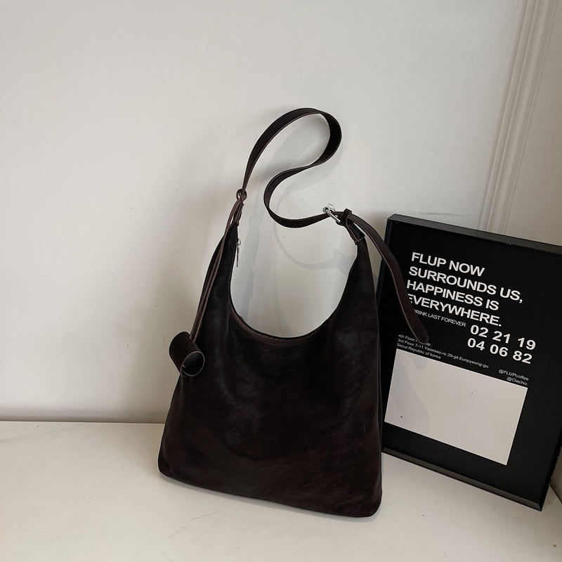 สีน้ำตาลเข้ม