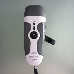 Lampe <span class=keywords><strong>torche</strong></span> d'urgence <span class=keywords><strong>à</strong></span> manivelle LED rechargeable avec 3 LED, fonction radio FM, corps en plastique et alarme sonore - Product Image 4