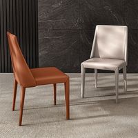 Chaise d'appoint moderne et minimaliste en cuir pleine fleur avec pieds en acier carbone et cadre épaissi pour salle à manger d'hôtel