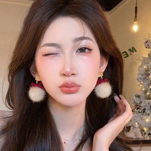 2025 nuovi <span class=keywords><strong>orecchini</strong></span> <span class=keywords><strong>pendenti</strong></span> con fiocco in peluche con Pom-Pom di natale da donna accessori placcato in oro di lusso di alta gamma - Product Image 1