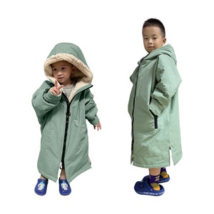 <span class=keywords><strong>Bata</strong></span> de Cambio para Niños con Capucha, <span class=keywords><strong>Impermeable</strong></span>, de Nailon Liso, con Logotipo Personalizado, para Surf y Natación, con Características de Secado Rápido y Mantenimiento del Calor - Product Image 2