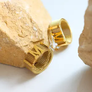 Feiner Edelstahl breite Initialbuchstabe M Ring 18k Gold vergoldet trendy Hip-Hop wasserdichte Quaste Kette Ringe für Damen