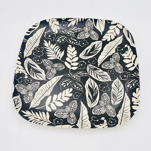 Assiette carrée en mélamine de 8 pouces, coins arrondis, avec imprimé feuilles noires et blanches - Product Image 1