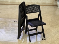 Chaise pliante en résine avec trous, design moderne, haute qualité, durable, pour hôtel, mariage, extérieur, jardin, avec coussin de siège à trous