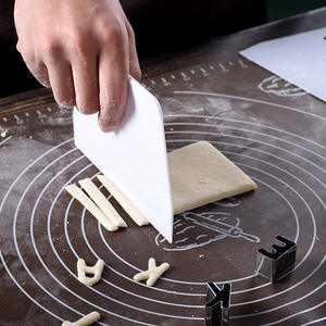 Grattoir à pâte et bol en plastique Coupe-pâte Grattoir à gâteau trapézoïdal Grattoir à crème Outil de cuisson - Product Image 3